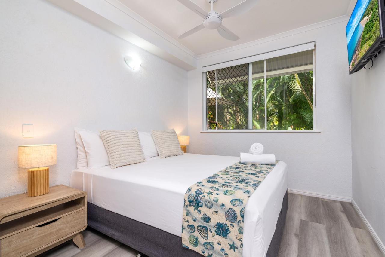 Seascape Holidays - Coral Apartments ポートダグラス エクステリア 写真