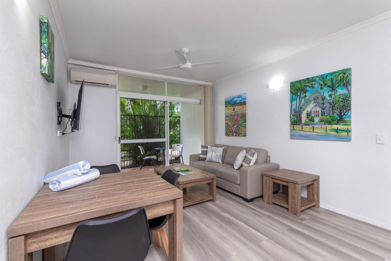 Seascape Holidays - Coral Apartments ポートダグラス エクステリア 写真