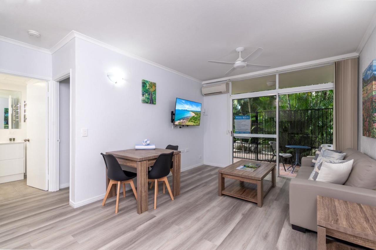 Seascape Holidays - Coral Apartments ポートダグラス エクステリア 写真