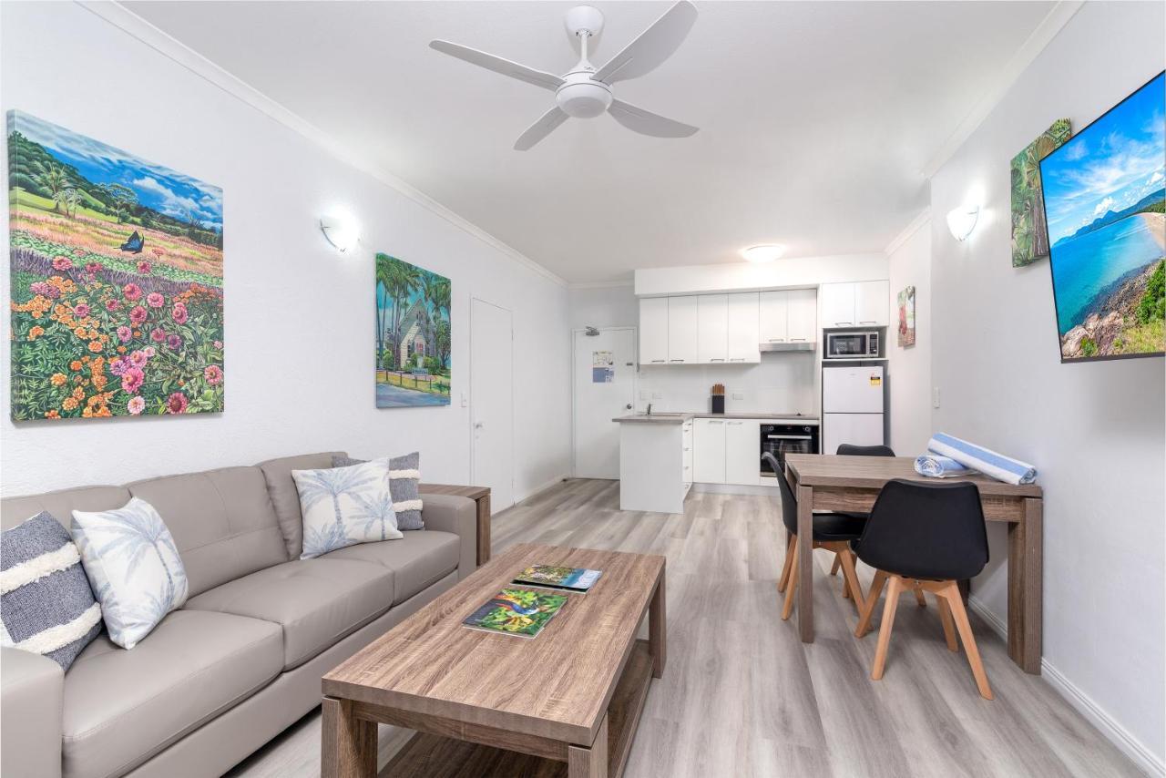 Seascape Holidays - Coral Apartments ポートダグラス エクステリア 写真