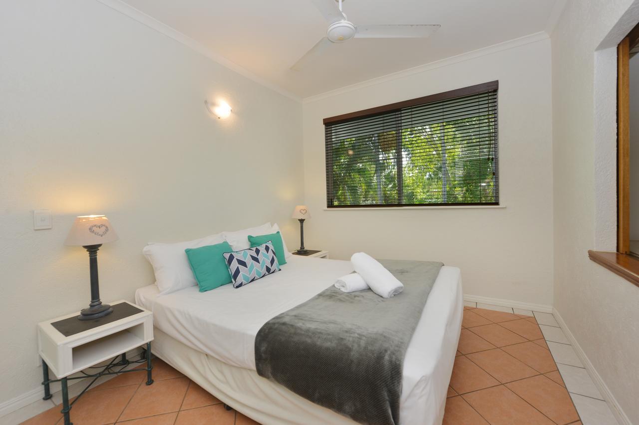 Seascape Holidays - Coral Apartments ポートダグラス エクステリア 写真