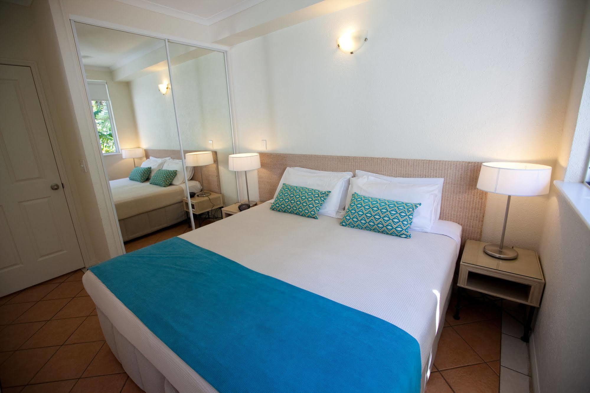 Seascape Holidays - Coral Apartments ポートダグラス エクステリア 写真