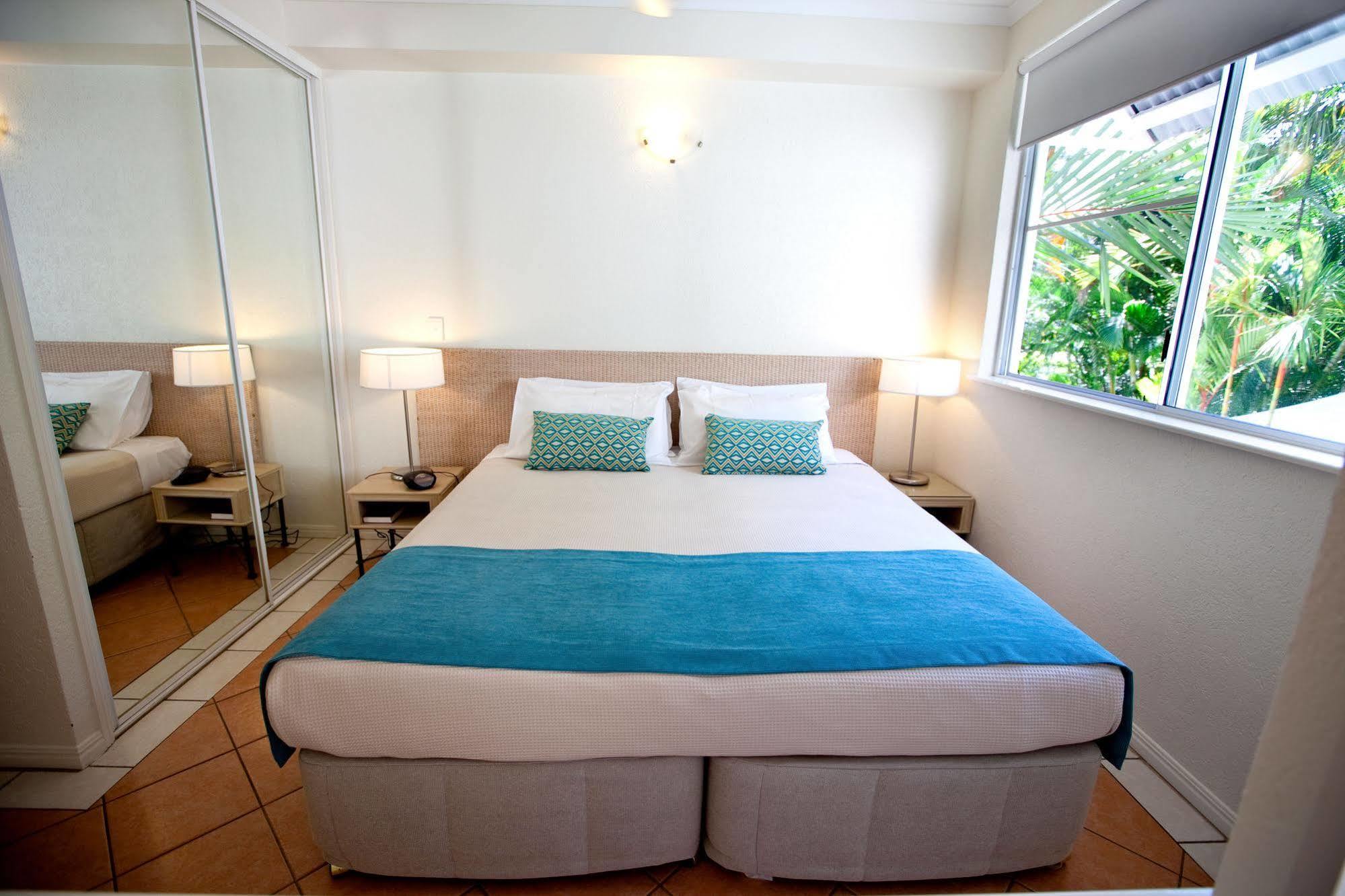 Seascape Holidays - Coral Apartments ポートダグラス エクステリア 写真