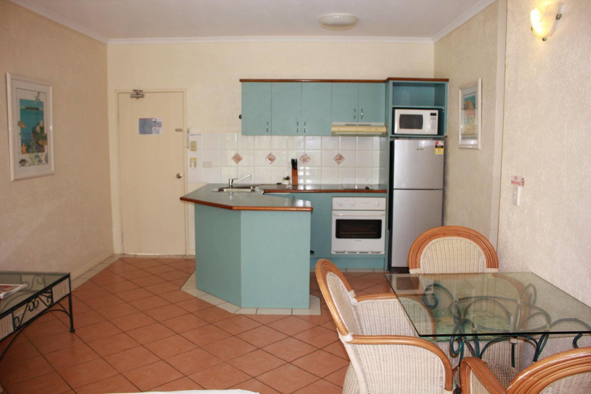 Seascape Holidays - Coral Apartments ポートダグラス エクステリア 写真